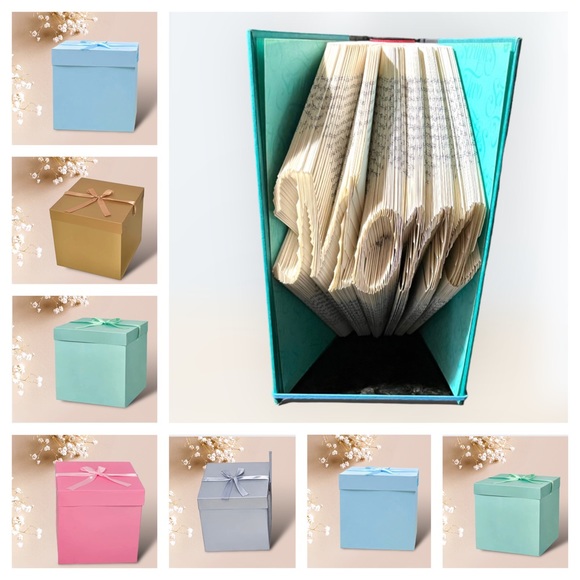 “Mom” 𝑯𝒂𝒏𝒅𝒎𝒂𝒅𝒆 Book Folding Gift! 🎁 - Picture 2 of 11